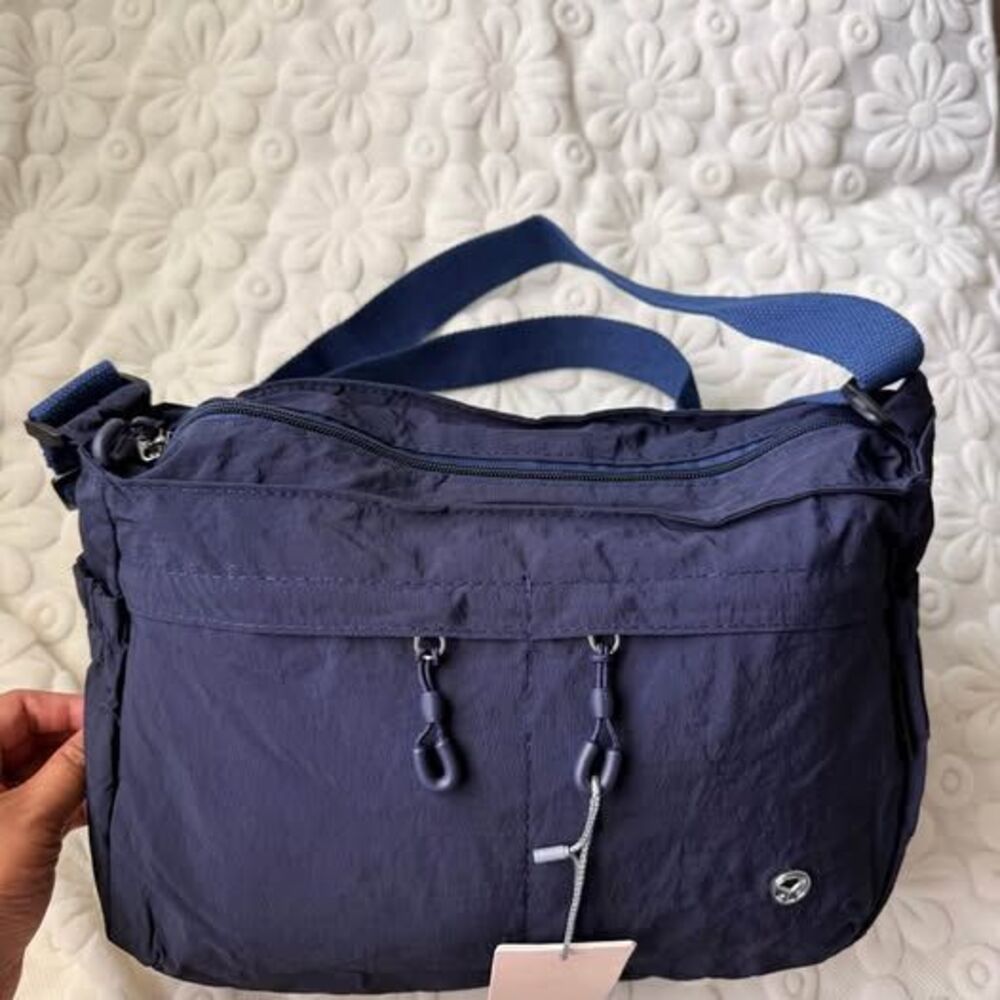 Lightweight Nylon Hobo Crossbody Bag – Large Capacity